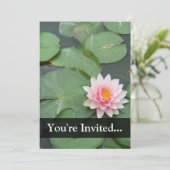 ピンクパーソナライズされた/グリーンリリーパッド 招待状 (スタンド正面)