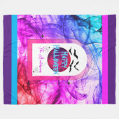 ピンクパープルこうもりスパイダータイポグラフィハッピーハローウィン フリースブランケット (正面(横))