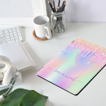 ピンクパープルはホログラフィックを乾燥させる iPad PROカバー<br><div class="desc">ユニコーンと虹のパステル色のピンク、紫、ミントグリーンのトレンディーホログラフィックバックグラウンド。ピ飾ックと紫の滴り紫色の文字。名前をカスタマイズして追加する。名前はスワッ書シュ付き手付きスタイルスモダンクリプトで示されている。スワ保ッシュにはサンプル名を削除する離れと、前と後の宇宙または絵文字の名前。</div>