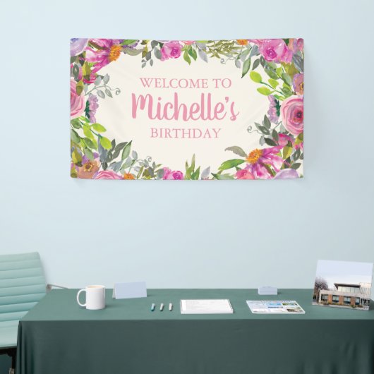 ピンクパープルウォーターカラーワイルドフラワー誕生日へようこそ 横断幕 (トレードショー)