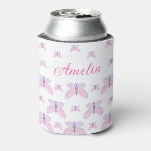 ピンクパープルグリッター蝶を追加する名前の文字文字 缶クーラー (缶裏面)