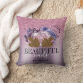 ピンクパープルネイルサロン女性手爪、 ネイル技術者 クッション (ブランケット)