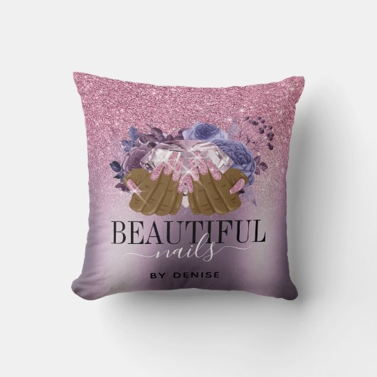 ピンクパープルネイルサロン女性手爪、 ネイル技術者 クッション (正面)