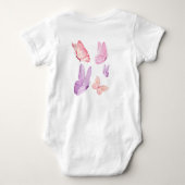 ピンクパープルバタフライバースデー ベビーボディスーツ (裏面)