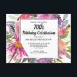ピンクパープルフローラ女子70誕生日 インビテーションポストカード<br><div class="desc">招待状の家族と友祝達70素晴らしい年にこの優雅なフローラ誕生日の招待。水の色はっきりした花模様と洗練されたレイアウトを組み合わせて、この意味のあるマイルストーンを賞賛するのに最適なタイムレスなデザインを作成する。年カスタマイズ齢や名やイベントの詳細で、彼女が大切にする美しい記念品を作り出す。</div>