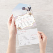 ピンクパープルフローラ幾何学的金ゴールド結婚フレームA オールインワン招待状 (貼ってはがせる)