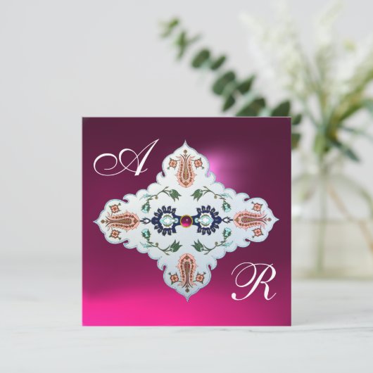 ピンクパープルホワイトダマスクモノグラムアメジスト明るい赤紫色 招待状 (スタンド正面)