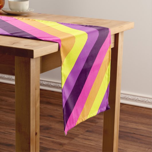 ピンクパープルレトロストライプズスモールテーブルランナー ショートテーブルランナー (インサイチュ)