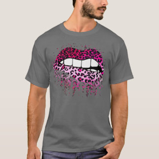 ピンクヒョウのドリップ(ばちゃばちゃ)跳ねる噛み唇ギフト Tシャツ