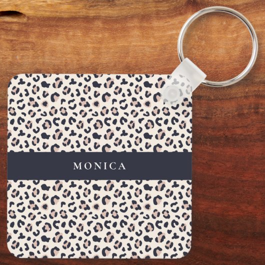 ピンクヒョウ柄名前をカスタムする キーホルダー (裏面)