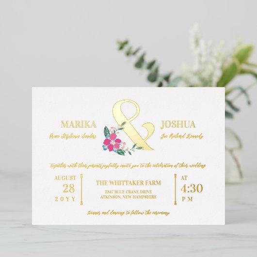 ピンクビューティフルフローラアンパサンドタイポグラフィ結婚ズ 箔招待状 (立ち正面)