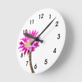 ピンクピアッツァサボテンの花の開花 ラウンド壁時計 (傾斜)