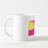 ピンクピラミッドのマグカップから一口飲楽しむめ！ コーヒーマグカップ (左)