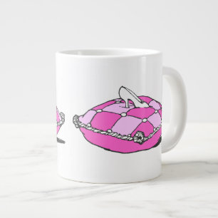 ピンクピロー上のシンデレラスリッパ ジャンボコーヒーマグカップ