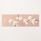 ピンクピーチグリッターガーリーマグノリアフローライニシャル ヨガマット (正面(横))