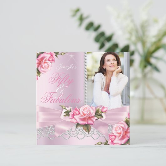 ピンクファブラス50バラボウパールフォト誕生日 招待状 (スタンド正面)