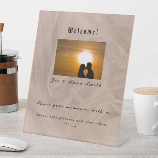 ピンクファブリックテクスチャプリント – 任意の色 台座サイン (インサイチュ)