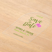 ピンクファンキーとグリーンのトロピカルデイトアーチを保存 アクリル招待状 (レイダウン)