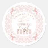 ピンクファーストロデオ誕生日フェイスステッカー – 女性のカーボーイ ラウンドシール (正面)