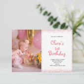 ピンクファースト誕生日ベビーガールフォト招待状 (スタンド正面)