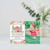 ピンクファーム写真1st誕生日招待状 ポストカード (スタンド正面)