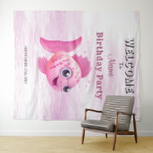 ピンクフィッシュ誕生日パーティー背景 タペストリー (インサイチュ(横))