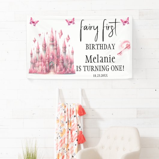 ピンクフェアリーキャッスルピンク蝶の最初の誕生日 横断幕 (インサイチュ)