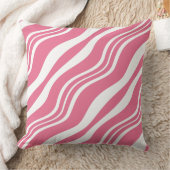 ピンクフェミニンと白の不規則な線のパターン クッション (ブランケット)