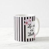 ピンクフェミニンフランスのの花と黒のストライプ花 コーヒーマグカップ (正面右)