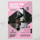 ピンクフェミニンヨガスタジオトレーナーマーケティング写真 チラシ (正面)