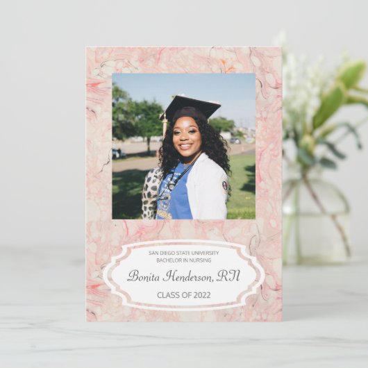 ピンクフェミニン大理石卒業パーティー 招待状 (スタンド正面)