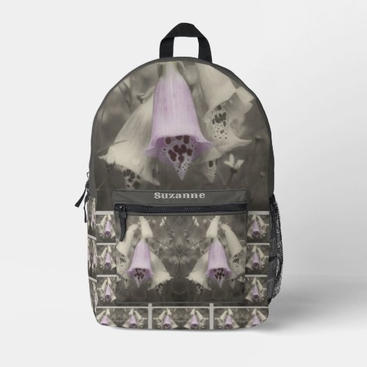 ピンクフォックスグローブフラワーブラックとホワイトヴィンテージ プリントバックパック (正面)