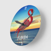 ピンクフラミンゴと海サンセット ラウンド壁時計 (傾斜)