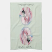 ピンクフラミンゴパステルパーソナライズされたアート名 キッチンタオル (縦)
