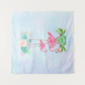 ピンクフラミンゴママ&パームツリーズベビー タペストリー (正面(横))