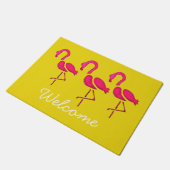 ピンクフラミンゴユニークアポップ・アートのート ドアマット (アングル)