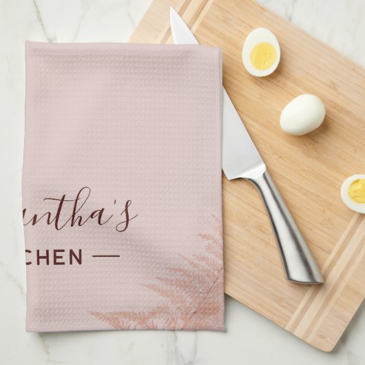 ピンクフラワースクリプトテラコッタパーソナライズされた キッチンタオル (四つ折り)