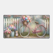 ピンクフラワーバイクアットブルーコテージゲート デスクマット (正面)
