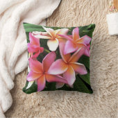 ピンクフランギパニ淡い色ののブロッサムリース クッション (ブランケット)