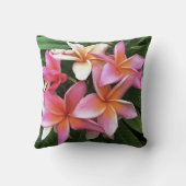 ピンクフランギパニ淡い色ののブロッサムリース クッション (裏面)