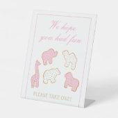 ピンクフロステッド動物クッキーがパーティーの好意を受け取る 台座サイン (正面)