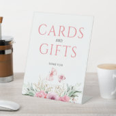 ピンクフローラかわいい金ゴールド誕生日カードとギフト 台座サイン (インサイチュ)