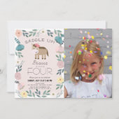 ピンクフローラガーデンホースガールフォト誕生日 招待状 (正面)