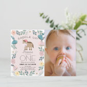 ピンクフローラガーデンホースガール写真1st誕生日 招待状 (スタンド正面)