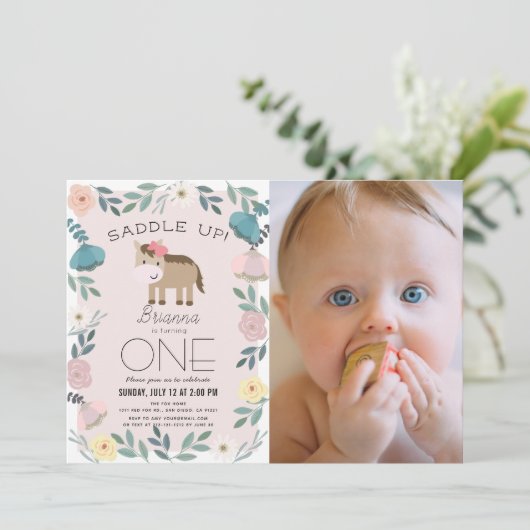 ピンクフローラガーデンホースガール写真1st誕生日 招待状 (スタンド正面)