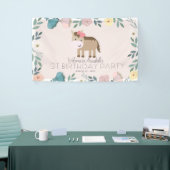 ピンクフローラガーデンホースガール誕生日へようこそ 横断幕 (トレードショー)