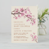 ピンクフローラガールカップル赤ちゃんシャワーバラ金ゴールド 箔招待状 (立ち正面)