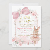 ピンクフローラコケットボウバニーの最初の誕生日 招待状 (正面)