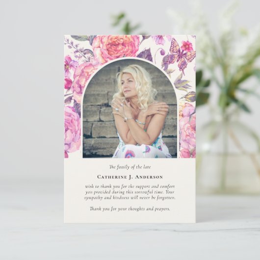 ピンクフローラバタフライフォト悔やみや弔慰葬儀 サンキューカード (スタンド正面)