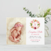 ピンクフローラモノグラムリースベビーガールフォト誕生 案内状 (スタンド正面)